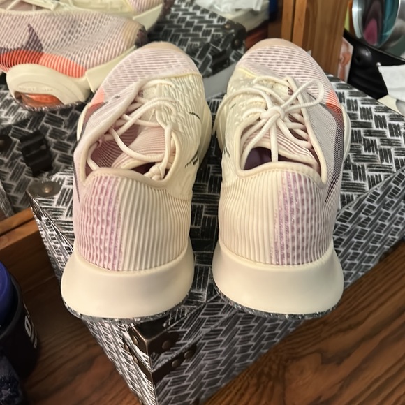 NWOB Nike Sneakers Ladies Size 9 - Picture 4 of 10